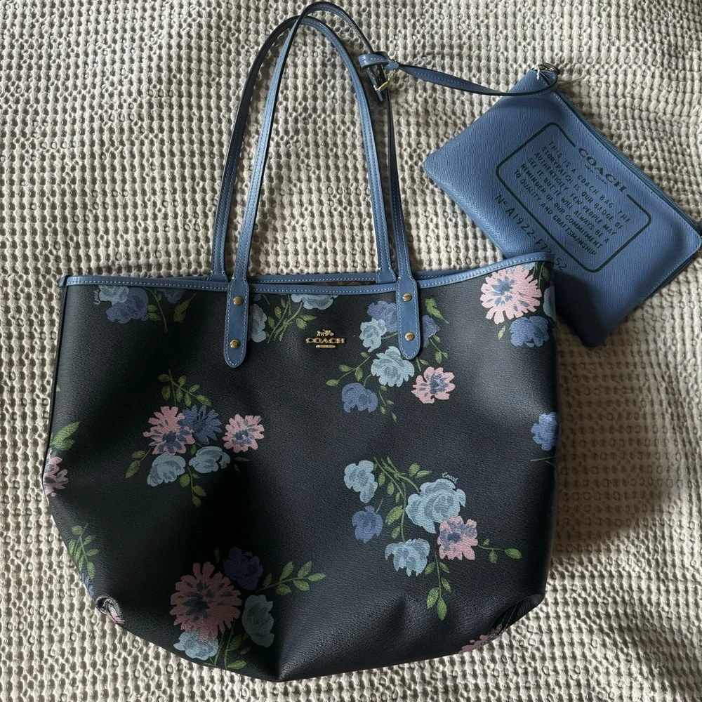Nwt Coach REVERSIBLE CITY TOTE IN SIGNATURE CANVAS WITH PEONY PRINT - Picture 4 of 6